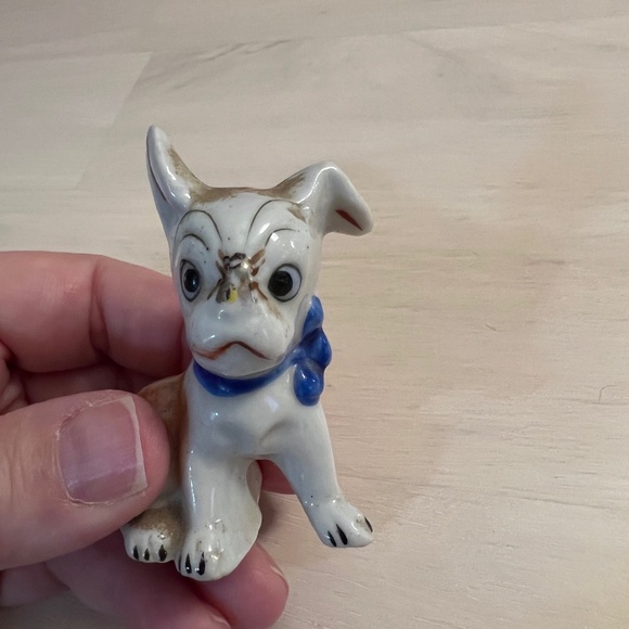 Vintage Puppy Dog with Bug on Nose Figurine Occupied Japan Ceramics - Picture 1 of 7
